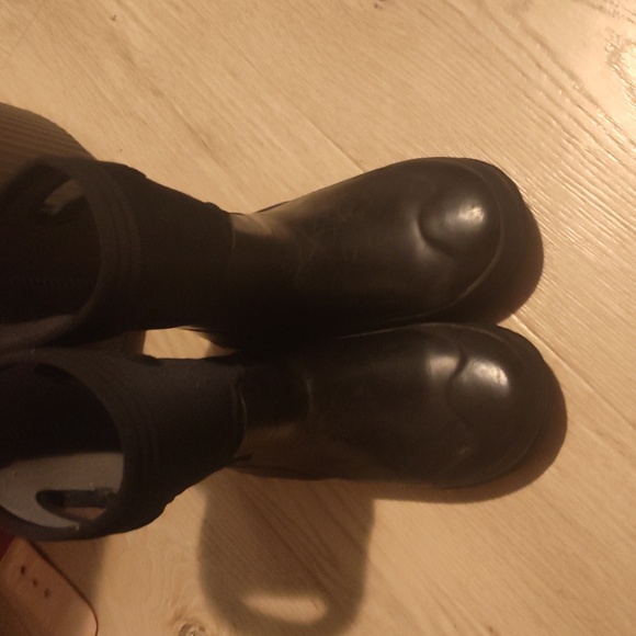 Bogs Other - Bogs Kids Black Waterproof Boots Boys size 2